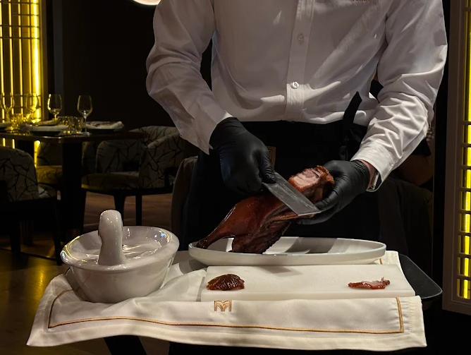 Pato laqueado tradicional estilo Pekín en Mandarin Palace Barcelona
